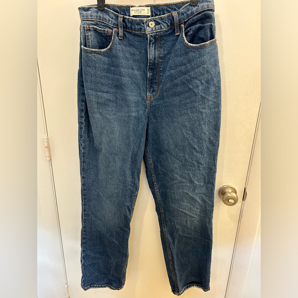 Abercrombie & Fitch Curve Love Ultra High Rise 90s Straight Jean size 31